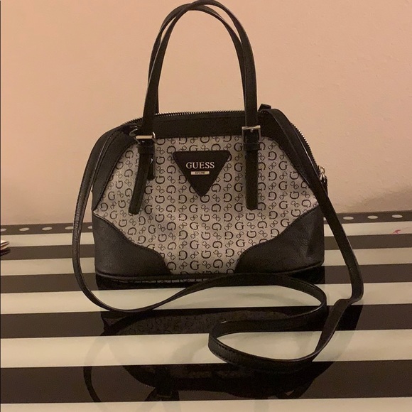 guess est 1981 handbolsa